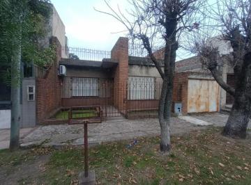 Casa · 64m² · 3 Ambientes · 1 Cochera · Casa 3 Ambientes. | Pasaje Los Patos Al 1900