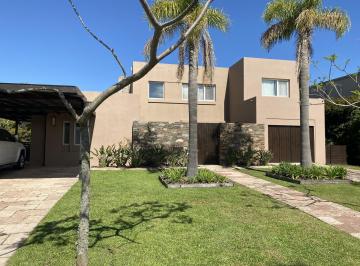 Casa · 400m² · 7 Ambientes · 1 Cochera · Casa en Venta - Albanueva - Tigre