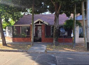 Casa de 3 ambientes, Esteban Echeverría · Impecable Casa 3 Ambientes | Lote 200 m² | a 3 Min de Estación Monte Grande | Gran Quincho y Cochera