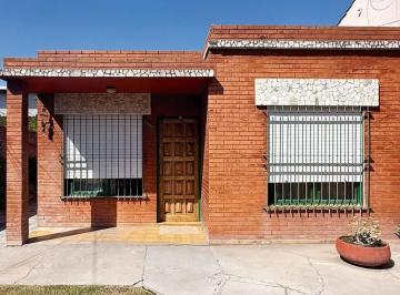 Casa · 84m² · 4 Ambientes · 1 Cochera · Venta Casa 4 Amb. P. Quirno Hurlingham Lote 490 Mt