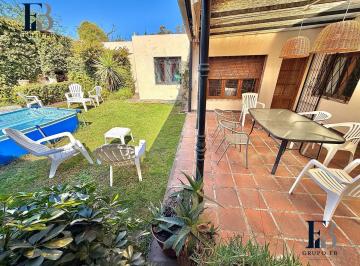 Casa · 180m² · 5 Ambientes · 1 Cochera · Casa 4 Dorm. a m del Hospital Privado - Colinas de Velez Sarfield