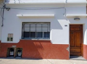 Casa · 51m² · 2 Ambientes · Casa PH Al Frente C/ Patio Sin Expensas Quilmes