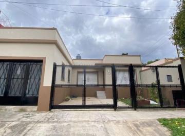 Casa · 133m² · 4 Ambientes · 1 Cochera · Casa Venta Lote Propio Jose Leon Suarez