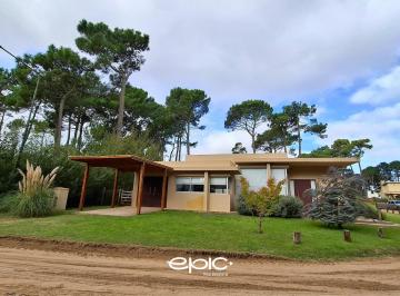 Casa · 165m² · 4 Ambientes · 1 Cochera · Casa en Venta en Pinamar