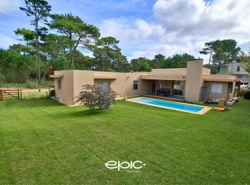 Casa · 165m² · 4 Ambientes · 1 Cochera · Casa en Venta en Pinamar