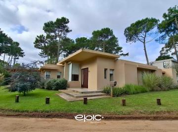 Casa · 165m² · 4 Ambientes · 1 Cochera · Casa en Venta en Pinamar