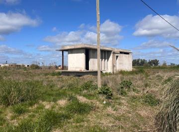 Casa de 2 ambientes, La Plata · Casa a Terminar en Barrio Las Luciernagas