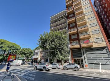 Departamento · 81m² · 5 Ambientes · 1 Cochera · Semipiso Planta Baja 5 Ambientes Espacio Guarda Coche