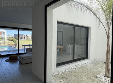 Casa · 250m² · 4 Ambientes · 4 Cocheras · Casa en Venta de 4 Ambientes con Pileta y Salida Al Río Luján en El Náutico Canal Villanueva, Tigre