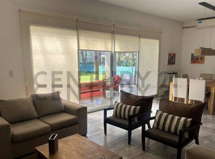 Casa · 232m² · 5 Ambientes · 2 Cocheras