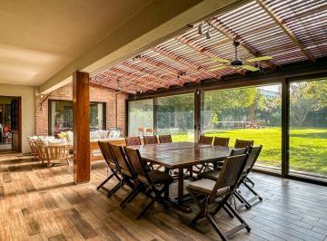 Casa · 442m² · 8 Ambientes · 5 Cocheras · Casa en Venta en Las Lomas de San Isidro
