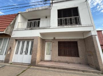 Casa · 110m² · 6 Ambientes · 1 Cochera · Casa Alquiler 3 Dorm. Cochera y Piscina La Plata