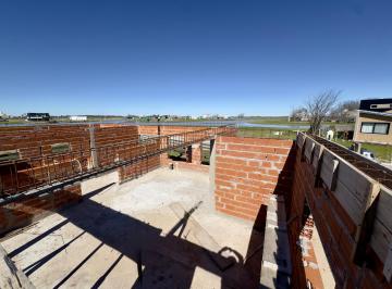 Casa · 145m² · 4 Ambientes · 2 Cocheras · Casa en Obra Gris Sobre Lote a La Laguna Santa Clara Al Sur