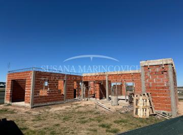 Casa · 145m² · 4 Ambientes · 2 Cocheras · Casa en Obra Gris Sobre Lote a La Laguna Santa Clara Al Sur