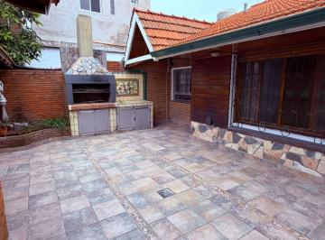 PH de 6 ambientes, Avellaneda · Departamento 6 Amb en Alquiler con Patio