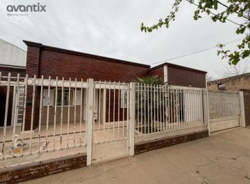 Casa · 965m² · 6 Ambientes · 1 Cochera · Casa de 3 Dorm. con Amplio Terreno y Gran Jardín en San Antonio