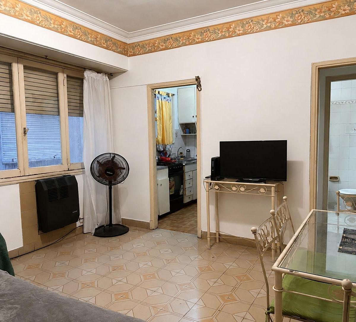 Departamento de dos ambientes lateral, 34m² en Bolívar 2300 — Plaza Colón