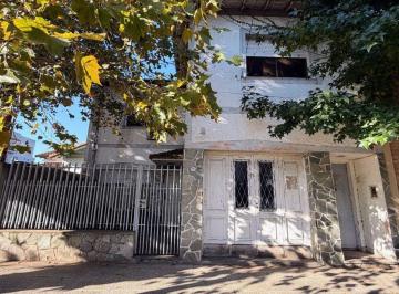 Casa · 231m² · 5 Ambientes · 1 Cochera · Casa en Venta, 5 Amb, Santos Lugares con Pileta