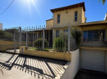Casa · 188m² · 6 Ambientes · 4 Cocheras · Venta Casa 3 Dorm Quebrada de Las Rosas Córdoba