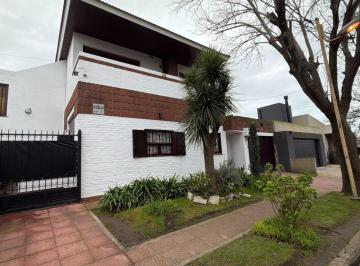 Casa · 200m² · 5 Ambientes · Casa en PH 5 Amb Mas Escritorio con Cochera en Barrio Pinos de Anchorena