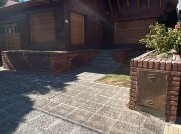 Casa de 4 ambientes, Cipolletti · Venta de Casa - Inmobiliaria