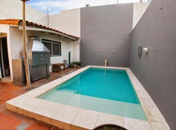 Casa de 7 ambientes, Monte Castro · Solida Casa en Venta con Pileta en Monte Castro