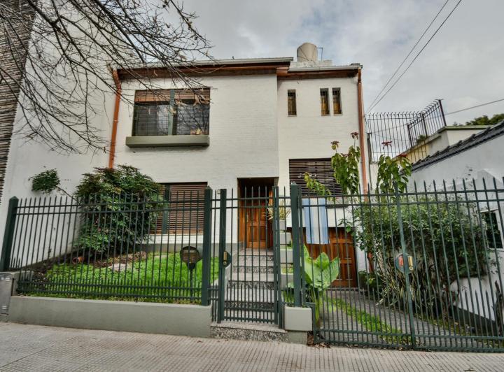 Casa · 250m² · 5 Ambientes · 2 Cocheras