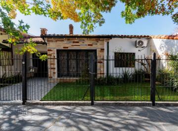 Casa · 133m² · 4 Ambientes · 1 Cochera · Venta Casa 4 Ambientes en Olivos - Jardin y Parrilla
