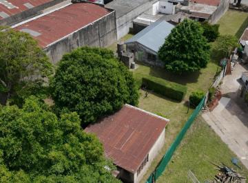 Terreno · 890m² · 3 Ambientes · Terreno Amplio en Zona Comercial / Industrial de Moreno