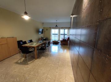 Casa · 124m² · 5 Ambientes · Casa en Venta en Granadero Baigorria - Santa Cruz Al 1600