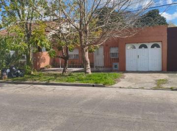 Casa de 2 ambientes, La Plata · Tolosa, Hermosa Casa en Alquiler, de un Dormitorio y Entrada Para 2 Autos