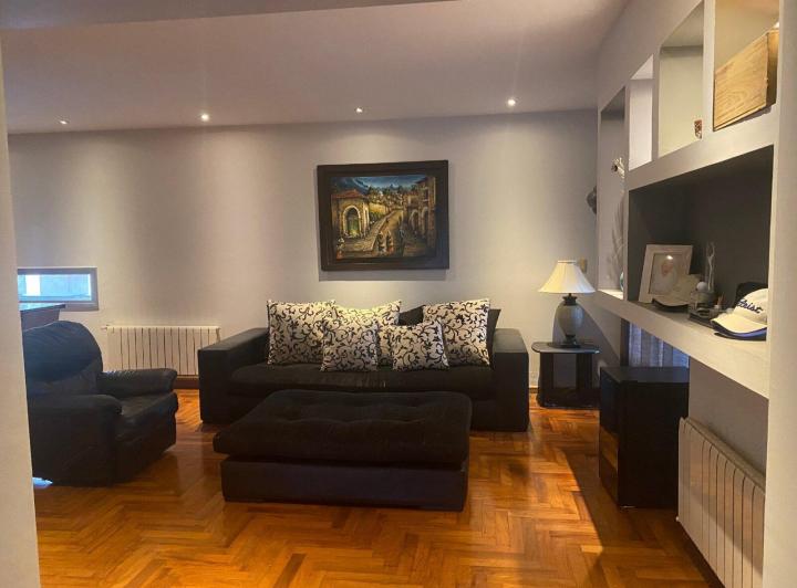 Casa · 480m² · 15 Ambientes · 6 Cocheras