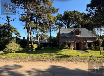 Casa · 210m² · 5 Ambientes · 5 Cocheras · Excelente Casa Para Vacacionar