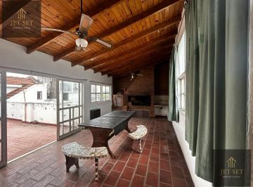 Casa · 306m² · 10 Ambientes · 1 Cochera · Venta Casa en Alberdi 6 Dorm. 5 Baños - Ideal Inversion