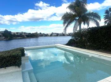 Casa · 312m² · 6 Ambientes · 4 Cocheras · Casa Al Agua en Los Lagos