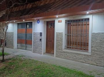 Casa · 115m² · 5 Ambientes · 2 Cocheras · Venta Casa en Saladillo 3 Dorm. y Cochera