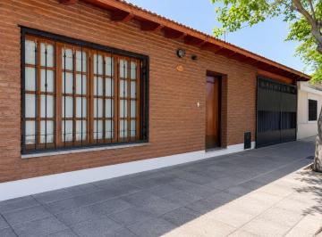Casa · 185m² · 7 Ambientes · 2 Cocheras · Casa en B° Smata, Apta Credito. Capital