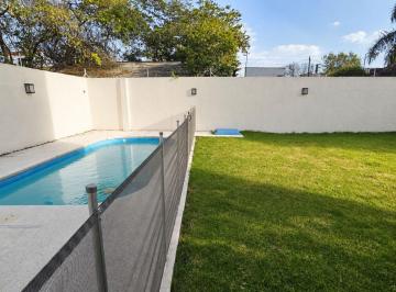 Casa · 240m² · 4 Ambientes · 2 Cocheras · Venta Casa Pileta y 2 Locales V. Tesei Hurlingham