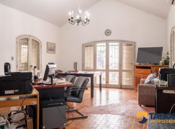 Casa · 300m² · 7 Ambientes · 1 Cochera · Casa 3 Dorm - Ubicación Ideal Comercio - Apta Credito - Cerro de Las Rosas