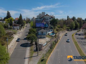 Casa · 300m² · 7 Ambientes · 1 Cochera · Casa 3 Dorm - Ubicación Ideal Comercio - Apta Credito - Cerro de Las Rosas