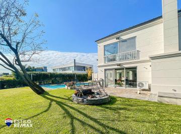 Casa · 409m² · 6 Ambientes · 2 Cocheras · Casa en Venta Lomas de City Bell, Quincho y Pileta