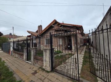 Casa · 210m² · 3 Ambientes · 2 Cocheras · Venta Casa 3 Ambientes a Reciclar Quilmes Oeste
