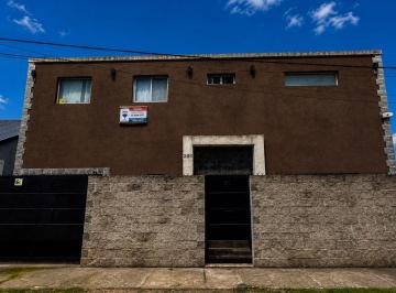 Casa · 220m² · 4 Ambientes · 2 Cocheras · Casa 4 Ambientes en Venta en Tristan Suarez