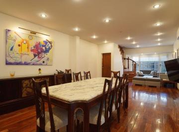 Casa · 410m² · 9 Ambientes · 3 Cocheras · Venta Casa Boedo Extraordinaria Propiedad a Nueva