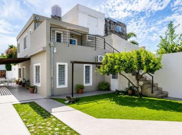 PH · 170m² · 4 Ambientes · 2 Cocheras · Venta PH 4 Amb con Quincho y Cochera Villa Urquiza
