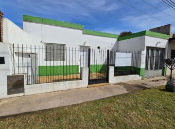 Casa · 60m² · 3 Ambientes · 1 Cochera · Casa en Venta La Plata 2 Dorm.
