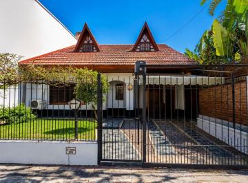 Casa · 160m² · 5 Ambientes · 1 Cochera · Chalet en Venta en Turdera Excelente Estado