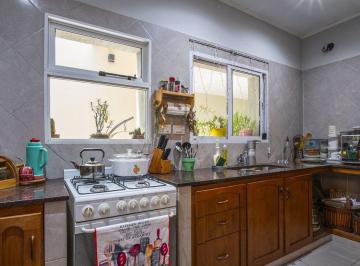 Casa · 206m² · 3 Ambientes · 1 Cochera · Venta Casa Dos Dorm. con Cochera Bella Vista