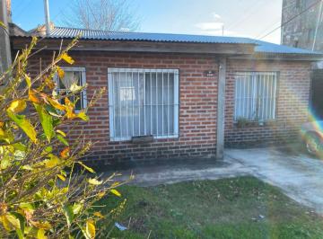 Casa · 55m² · 4 Ambientes · 1 Cochera · Venta Casa Lote Propio Aldo Bonzi Cochera Jardin