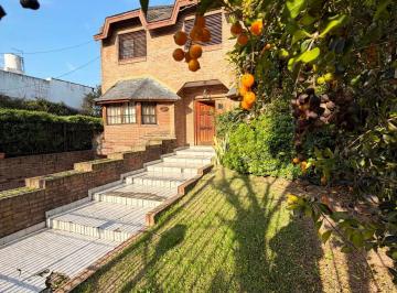 Casa · 298m² · 6 Ambientes · 3 Cocheras · Viví a Lo Grande en Esta Increíble Casa en Muñiz!